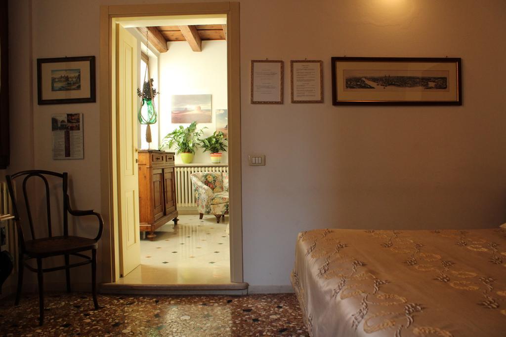 Apartmán Residenza Carducci Centro Storico Verona Pokoj fotografie