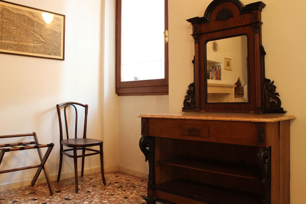 Apartmán Residenza Carducci Centro Storico Verona Pokoj fotografie